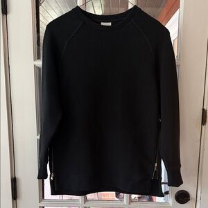 Varley Manning Ribbed Black Crewneck Sweatshirt- tunic with zippers. Medium